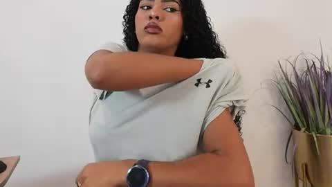 Naomi     online show from July 16, 4:50 am