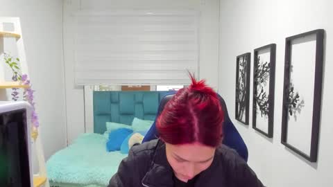 naomy online show from December 2, 2:02 am