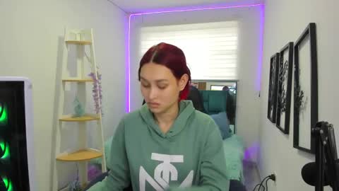 naomy online show from October 27, 7:41 pm