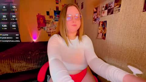 Naomy Rey online show from May 2, 9:18 pm