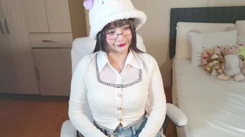 Snapshot of naree_masaki chatting on December 9, 10:54 am Naree online show from December 9, 10:54 am