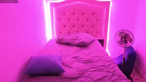 Nasly batista  online show from November 13, 5:17 am