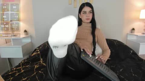 Natacha Diaz online show from November 18, 11:11 am