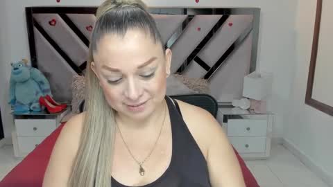 Snapshot of natalia5560 chatting on October 20, 1:03 pm natalia5560 online show from October 20, 1:03 pm