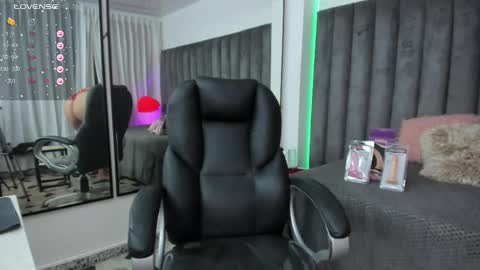 Snapshot of natalia_curvy1 chatting on February 21, 6:15 pm Nathalia online show from February 21, 6:15 pm