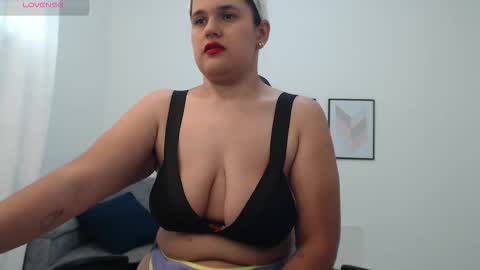 Snapshot of natalia_curvy1 chatting on October 20, 6:22 pm Nathalia online show from October 20, 6:22 pm