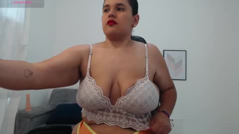Snapshot of natalia_curvy1 chatting on October 7, 6:01 pm Nathalia online show from October 7, 6:01 pm
