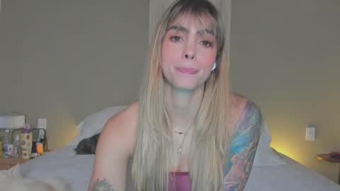 Snapshot of nataly_05 chatting on October 11, 11:18 pm anatalybee online show from October 11, 11:18 pm