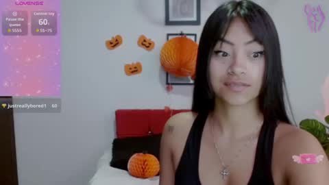 Nataly Escobar online show from October 28, 1:06 pm