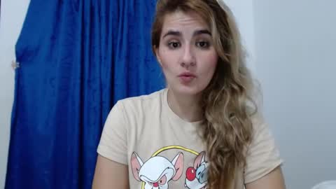 Snapshot of natasha_lopera chatting on December 12, 4:15 am Natasha online show from December 12, 4:15 am