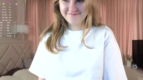 Snapshot of natashiareichow chatting on October 18, 7:22 am Nata online show from October 18, 7:22 am