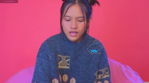 Snapshot of natchac chatting on December 12, 1:43 am Natcha C online show from December 12, 1:43 am