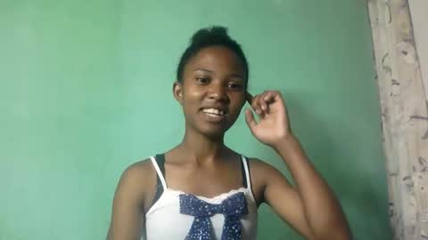 Snapshot of nathalie004 chatting on October 20, 5:21 am nathalie004 online show from October 20, 5:21 am