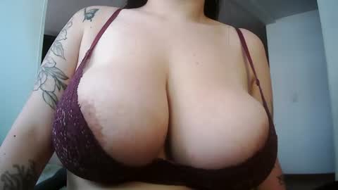 Nathaly Jones online show from August 1, 8:22 pm