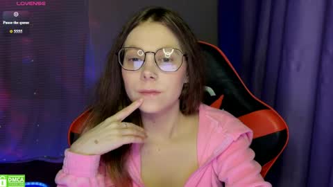 natural_babe666 online show from May 25, 9:14 pm