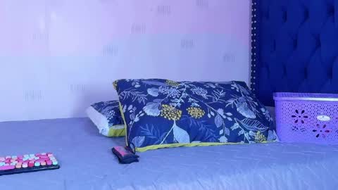 Gwen  online show from April 21, 7:43 pm