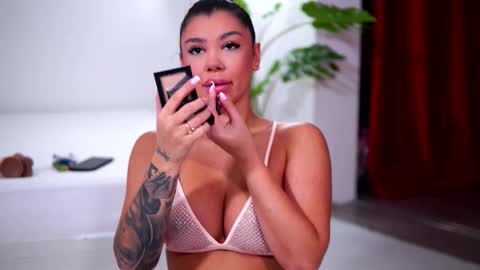 Naty online show from October 17, 9:01 am