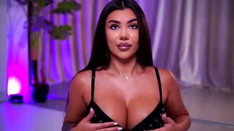 Naty online show from August 4, 7:20 pm