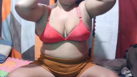 Snapshot of naughty_baby25 chatting on September 29, 11:32 pm Hannah online show from September 29, 11:32 pm