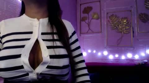 naughty_lorien143 online show from April 28, 11:25 am