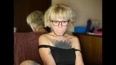 NaughtyLayla666 online show from June 1, 11:16 pm