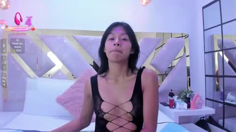 Snapshot of nayara_macherano chatting on February 28, 9:25 am nayara_macherano online show from February 28, 9:25 am