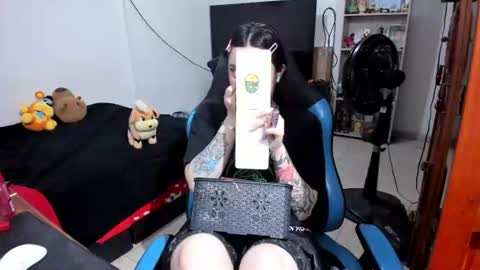 Geek Nicole    im Neeko UwU online show from June 19, 11:57 am