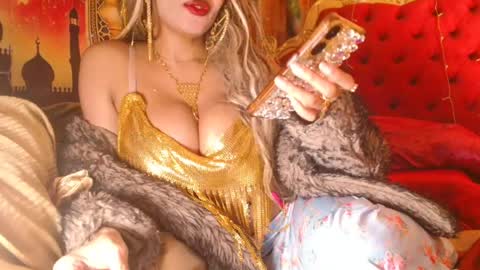 nefertari8 online show from July 10, 11:59 pm