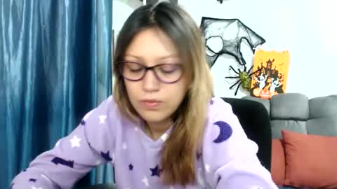 Snapshot of nena_lov chatting on October 15, 2:36 am Star online show from October 15, 2:36 am