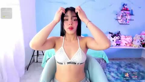 nenitaa_ online show from August 2, 7:28 pm