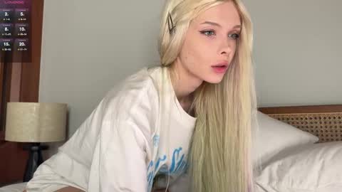 maeve  online show from January 17, 1:15 am