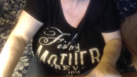 Snapshot of new_milf chatting on January 31, 6:25 pm Lilly online show from January 31, 6:25 pm