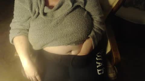Snapshot of new_milf chatting on January 22, 8:28 pm Lilly online show from January 22, 8:28 pm