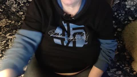 Snapshot of new_milf chatting on February 6, 3:09 pm Lilly online show from February 6, 3:09 pm