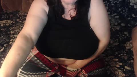 Snapshot of new_milf chatting on March 1, 8:53 pm Lilly online show from March 1, 8:53 pm