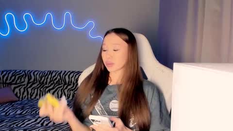 Mina online show from November 3, 1:04 pm