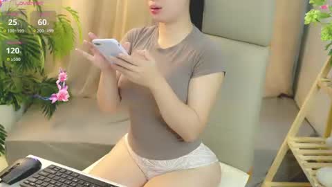 nhatlinhnguyen online show from July 30, 9:21 am