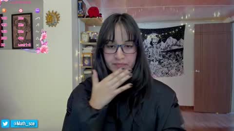 Nia online show from October 12, 4:09 pm