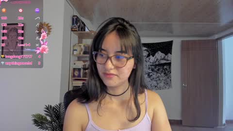 Nia online show from December 4, 9:02 pm