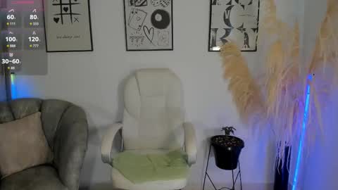 Nia online show from December 1, 1:47 pm