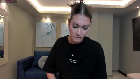 Call me Nia  online show from November 3, 6:12 pm