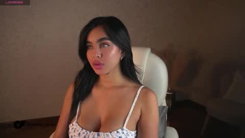 Snapshot of nichole__evans chatting on October 22, 1:43 am nichole__evans online show from October 22, 1:43 am