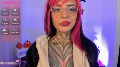 Snapshot of nicki_1 chatting on October 7, 6:40 am   Help me reach 100 thumbs up online show from October 7, 6:40 am