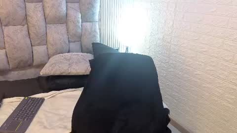 nickollsaenz online show from June 18, 9:14 am