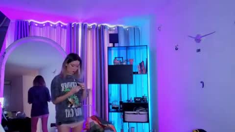 Nicky online show from August 1, 1:24 pm