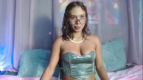 nicole_brown1126 online show from January 15, 5:36 pm