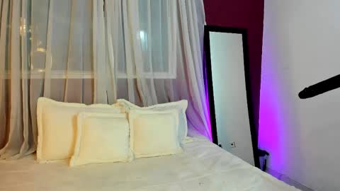 nicole_brown1126 online show from May 14, 4:18 am