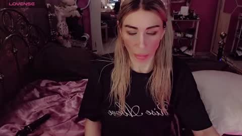 Nicole online show from May 14, 11:10 pm