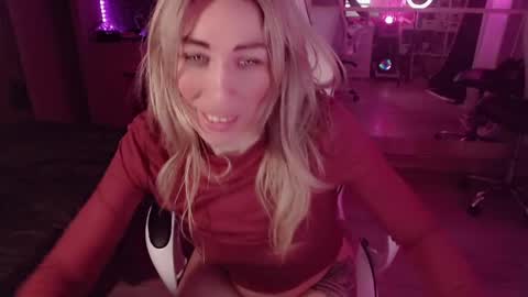 Nicole online show from May 4, 11:40 pm