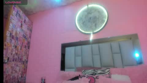 nicole_rosales online show from May 2, 6:11 pm